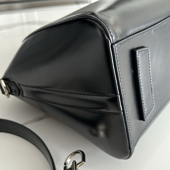 🌸Sold🌸Small Authentic Givenchy Antigona bag - Picture 2 of 8